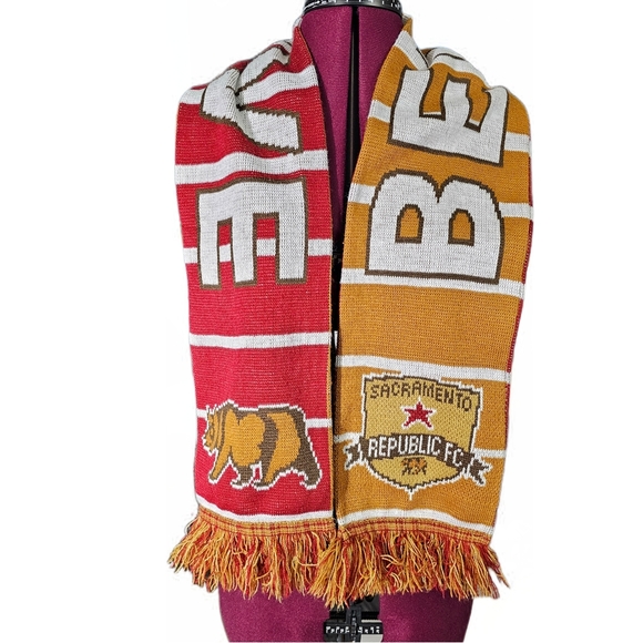Sacramento Republic FC Red and Gold Scarf 2015 Club Seating - Picture 1 of 9